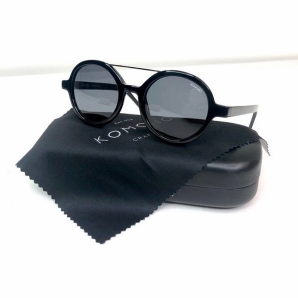 Komono The Vivien NEW NWT Black Round Sunglasses